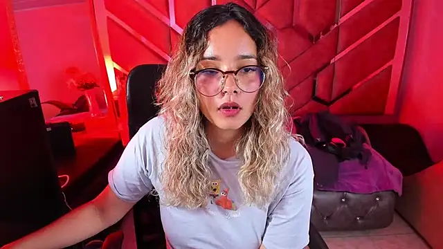 Snapshot of Olivia_Fox69 chatting on 11.15.25 Olivia Fox69 online show from 11.15.25