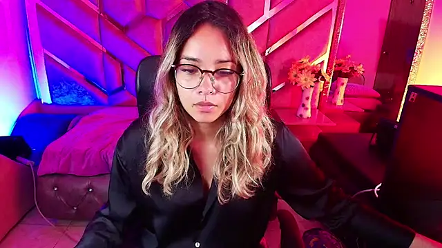 Snapshot of Olivia_Fox69 chatting on 11.23.25 Olivia Fox69 online show from 11.23.25