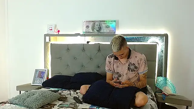 parejacaliente20154 online show from 01.08.25