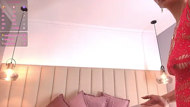 Snapshot of Leamonroe__ chatting on 02.09.25 Leamonroe online show from 02.09.25