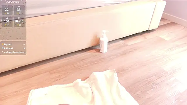 Snapshot of Leamonroe__ chatting on 02.27.25 Leamonroe online show from 02.27.25