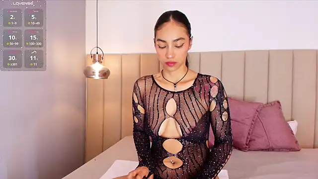 Snapshot of Leamonroe__ chatting on 03.22.25 Leamonroe online show from 03.22.25