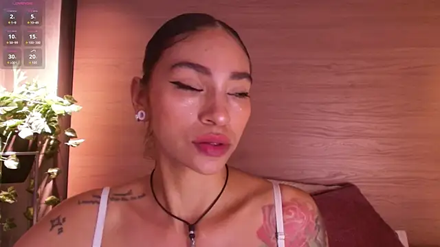 Snapshot of Leamonroe__ chatting on 09.17.25 Leamonroe online show from 09.17.25