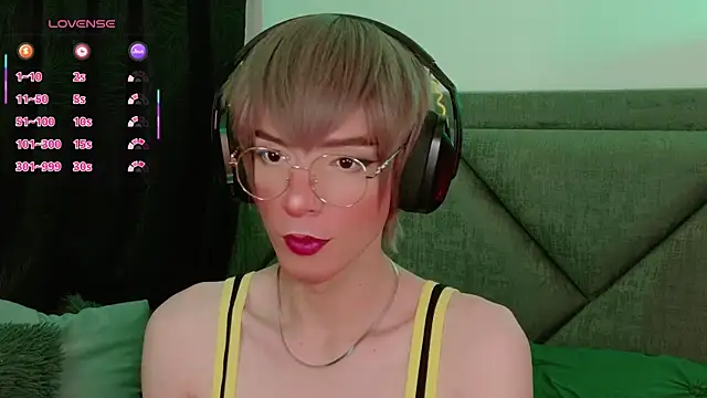 Snapshot of Sammy_Russell chatting on 11.11.25 Sammy Russell online show from 11.11.25