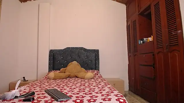 sofiamature01 online show from 10.12.25