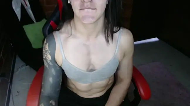 Snapshot of dannafitness chatting on 01.16.25 dannafitness online show from 01.16.25