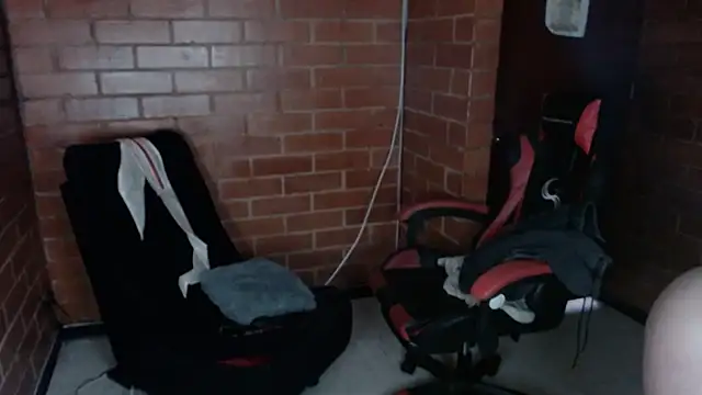 Snapshot of dannafitness chatting on 03.05.25 dannafitness online show from 03.05.25