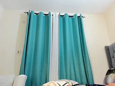 Snapshot of dolly_booty chatting on 11.09.25 dolly booty online show from 11.09.25