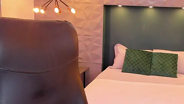 Snapshot of Victoria_romanox chatting on 03.15.25 Victoria romanox online show from 03.15.25