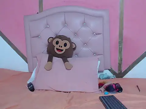 Madeline Woods online show from 10.13.25