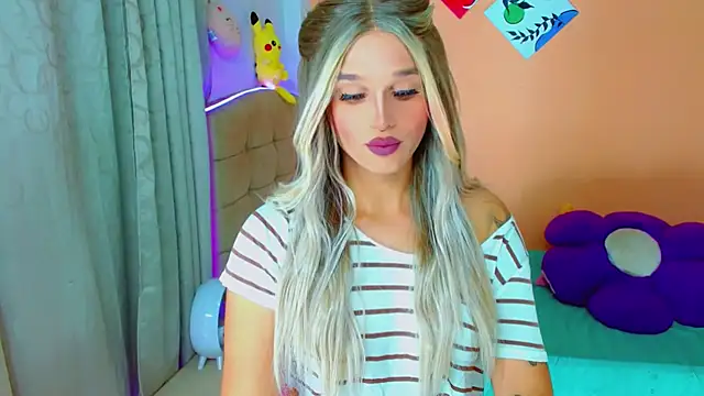 Snapshot of TaylorMon chatting on 09.13.25 TaylorMon online show from 09.13.25