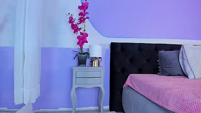 Julieta Cortes   online show from 10.06.25