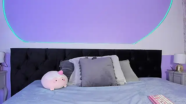 Julieta Cortes   online show from 10.16.25