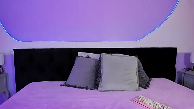 Julieta Cortes   online show from 11.14.25