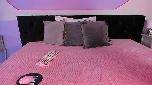 Julieta Cortes   online show from 12.02.25