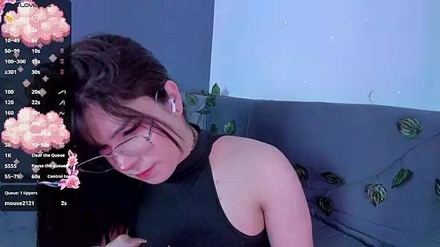 Snapshot of Yuri_Stars chatting on 03.18.25 Yuri Stars online show from 03.18.25