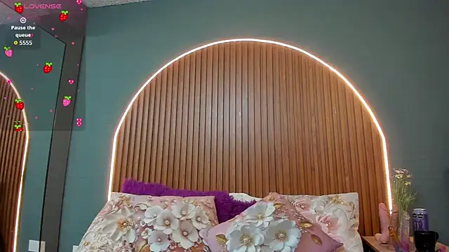 NayeCloud online show from 09.19.25