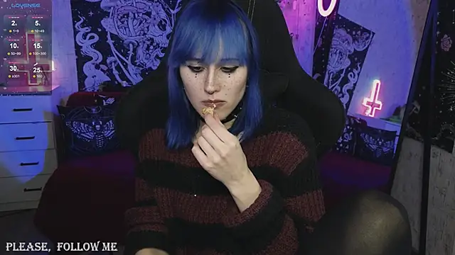 little Elika online show from 12.03.24