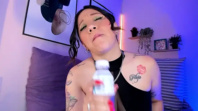 Snapshot of rose_xd chatting on 02.08.25 rose xd online show from 02.08.25