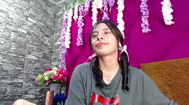 Snapshot of Sasha_Petitte chatting on 03.07.25 Sasha Petitte online show from 03.07.25