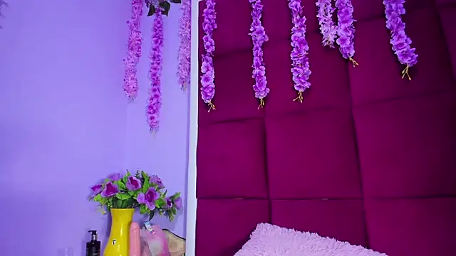 Snapshot of Sasha_Petitte chatting on 03.21.25 Sasha Petitte online show from 03.21.25