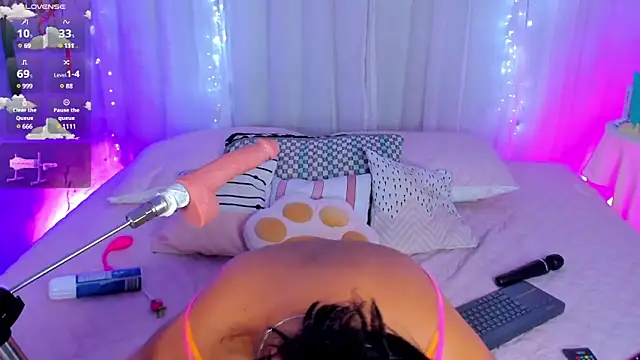 Snapshot of CuteRomi chatting on 12.18.24 CuteRomi online show from 12.18.24