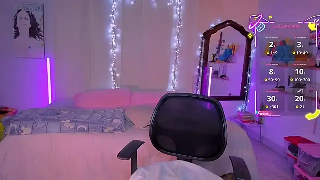 Snapshot of CuteRomi chatting on 11.05.25 CuteRomi online show from 11.05.25