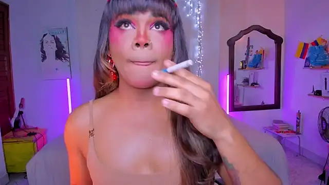 Snapshot of CuteRomi chatting on 11.21.25 CuteRomi online show from 11.21.25