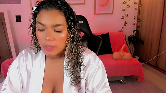 aleja montiel   online show from 04.16.26