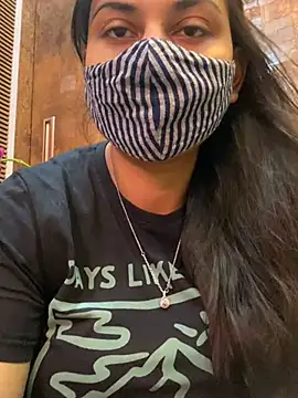 HaaniKaur online show from 01.15.25