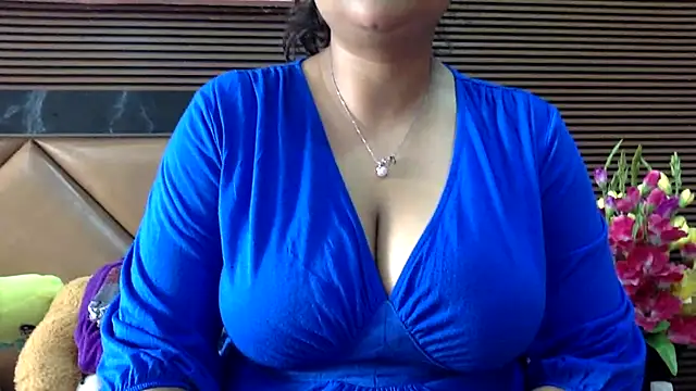 HaaniKaur online show from 09.12.25