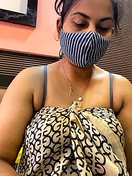 HaaniKaur online show from 10.15.25