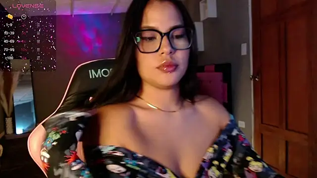 Snapshot of alexa_kei chatting on 10.14.25 alexa kei online show from 10.14.25