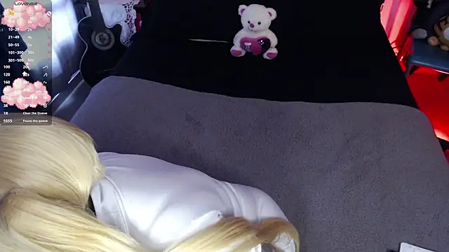 Snapshot of Theprojectsaraa chatting on 03.05.25 Theprojectsaraa online show from 03.05.25