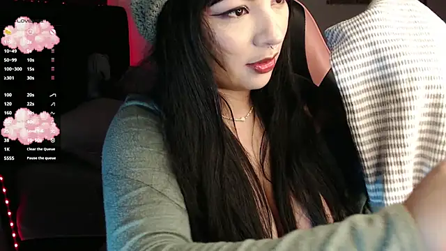 Snapshot of Theprojectsaraa chatting on 11.14.25 Theprojectsaraa online show from 11.14.25