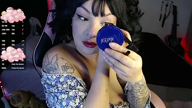 Snapshot of Theprojectsaraa chatting on 11.17.25 Theprojectsaraa online show from 11.17.25