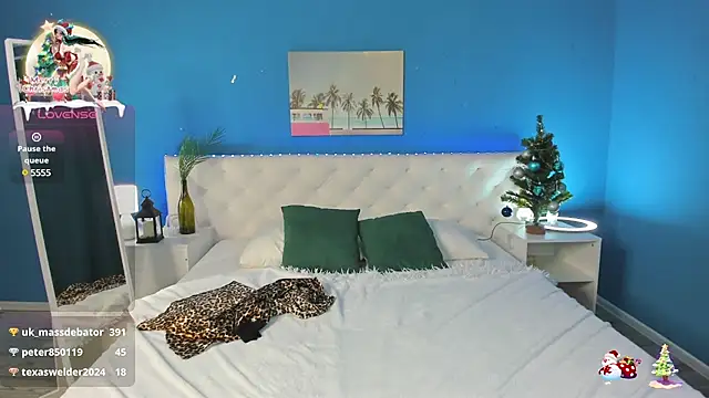 Snapshot of Hellen_Moore chatting on 12.27.24 Hellen Moore online show from 12.27.24