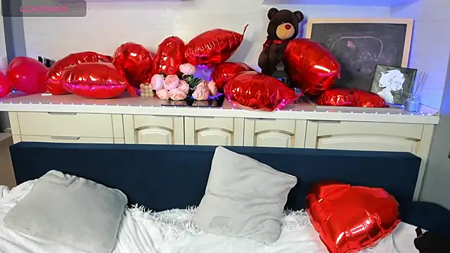 Snapshot of Hellen_Moore chatting on 02.10.25 Hellen Moore online show from 02.10.25