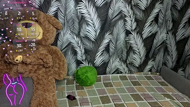 Snapshot of Hellen_Moore chatting on 10.04.25 Hellen Moore online show from 10.04.25