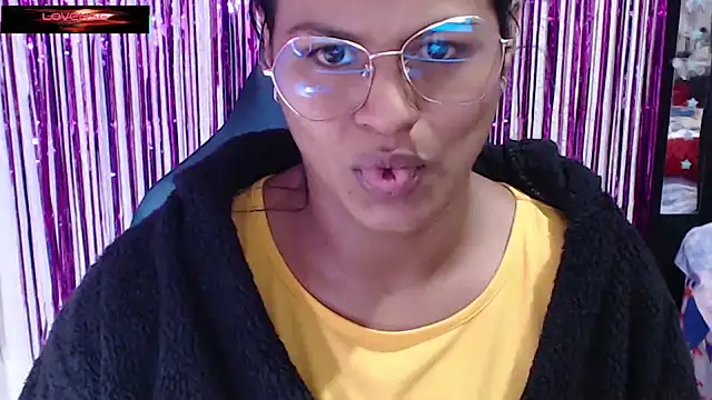 SweetAlmaa online show from 02.14.26