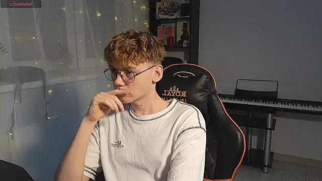 Snapshot of Keytaro chatting on 02.18.25 Keytaro online show from 02.18.25