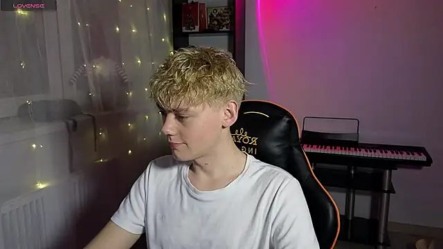 Snapshot of Keytaro chatting on 03.08.25 Keytaro online show from 03.08.25