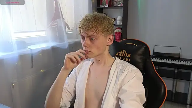 Snapshot of Keytaro chatting on 03.10.25 Keytaro online show from 03.10.25