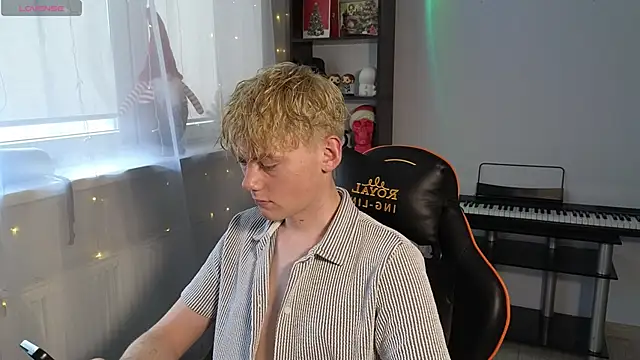 Snapshot of Keytaro chatting on 03.10.25 Keytaro online show from 03.10.25