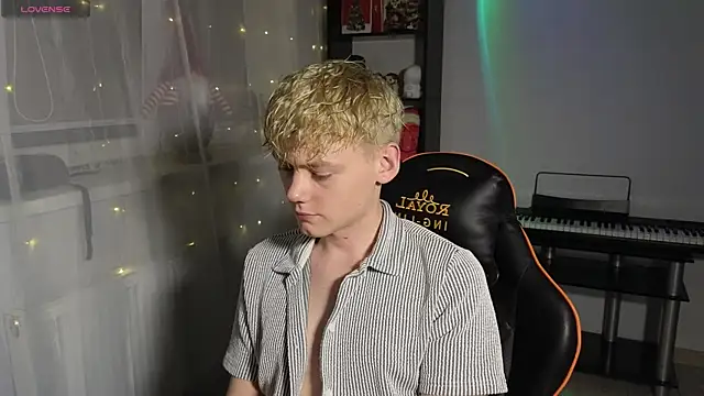 Snapshot of Keytaro chatting on 03.10.25 Keytaro online show from 03.10.25