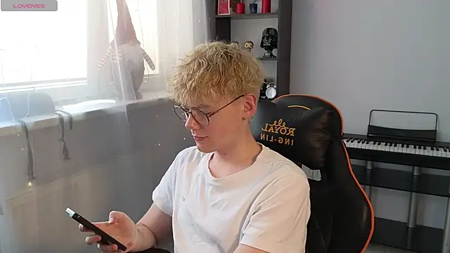 Snapshot of Keytaro chatting on 03.14.25 Keytaro online show from 03.14.25