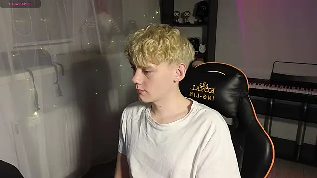 Snapshot of Keytaro chatting on 03.14.25 Keytaro online show from 03.14.25