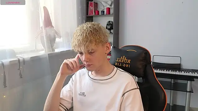 Snapshot of Keytaro chatting on 03.15.25 Keytaro online show from 03.15.25