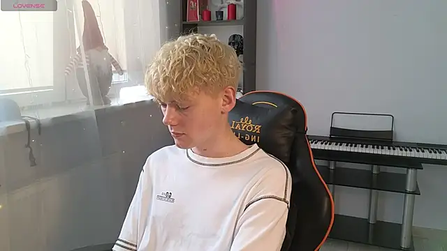 Snapshot of Keytaro chatting on 03.15.25 Keytaro online show from 03.15.25