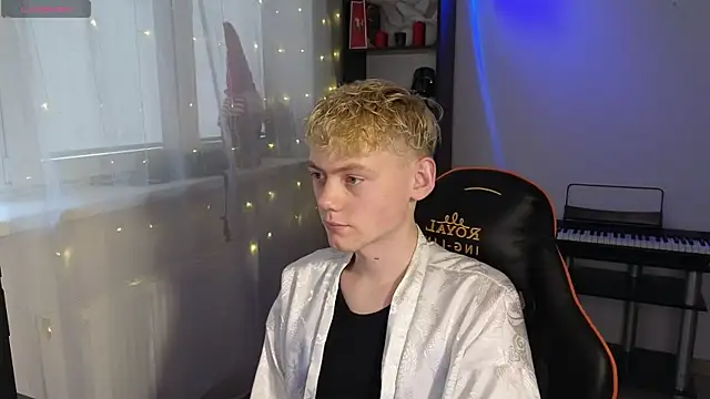 Snapshot of Keytaro chatting on 03.19.25 Keytaro online show from 03.19.25